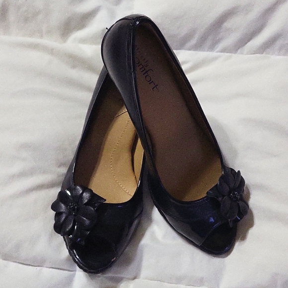 Strictly Comfort women's shoes, 6M, Black color - Picture 1 of 8